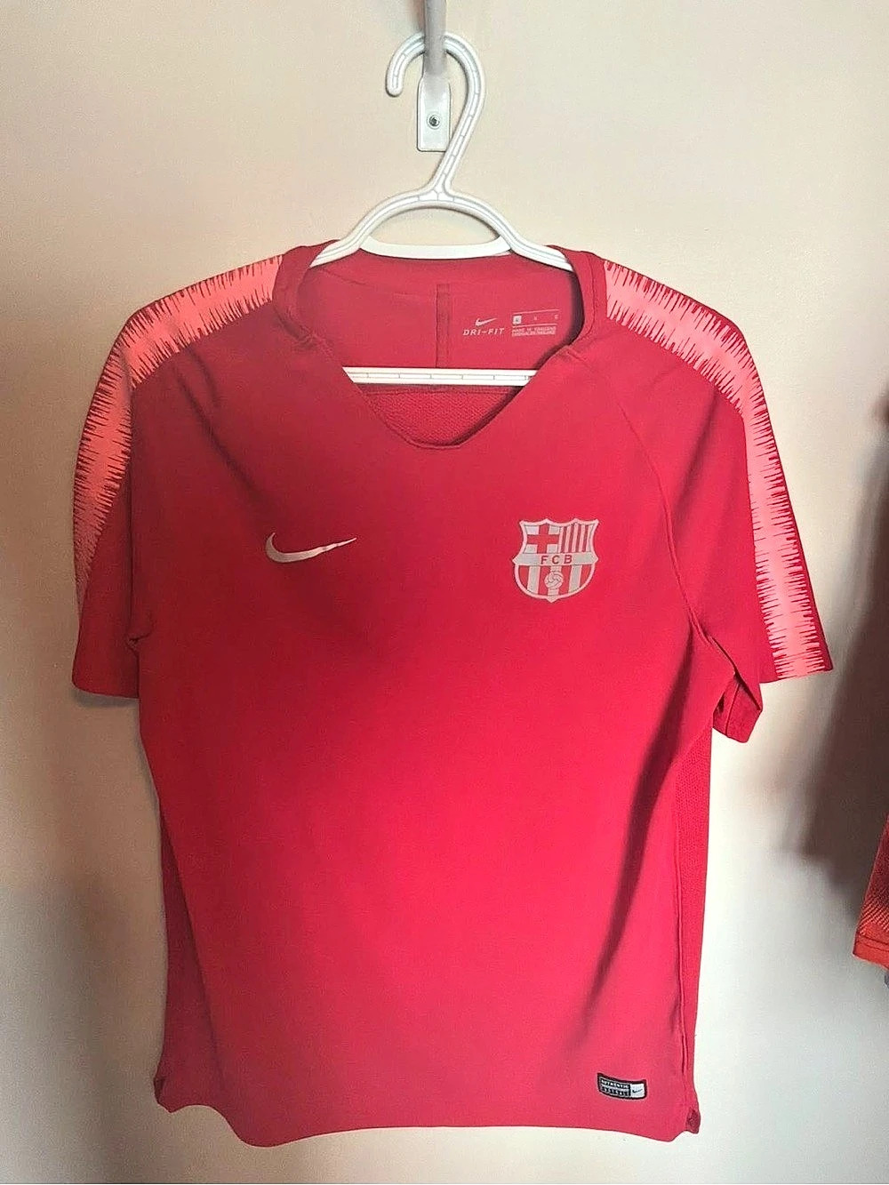 Nike FC Barcelona 2018/19 Third Jersey Red Size Medium